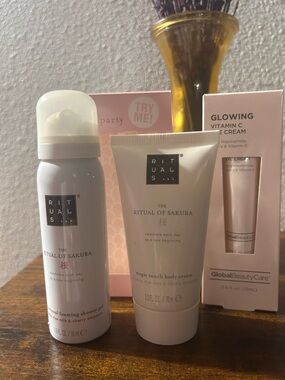 The Ritual of Sakura Pink Eye Cream & Body Set